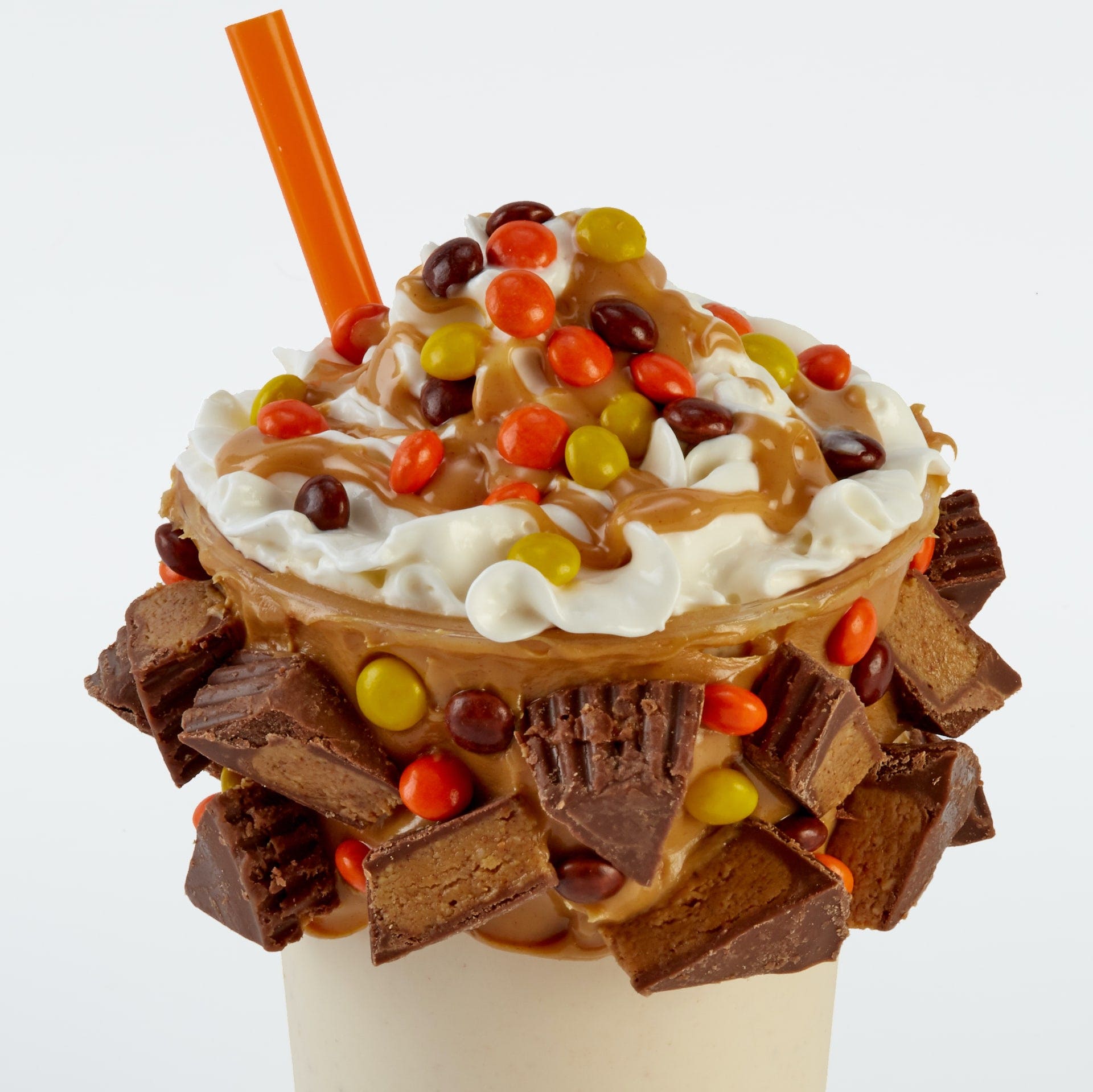 https://www.hersheyfoodservice.com/content/dam/hershey-foodservice/images/recipes/upscaled/extreme-reeses-peanut-butter-shake.jpg